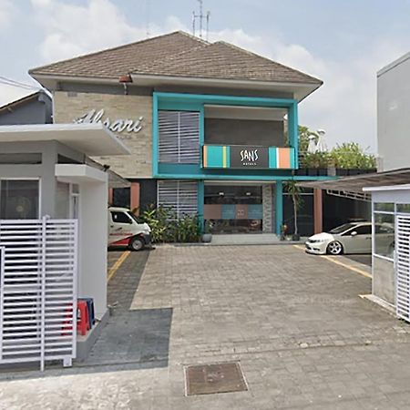 Sans Hotel Absari Yogyakarta Jarakan Екстериор снимка