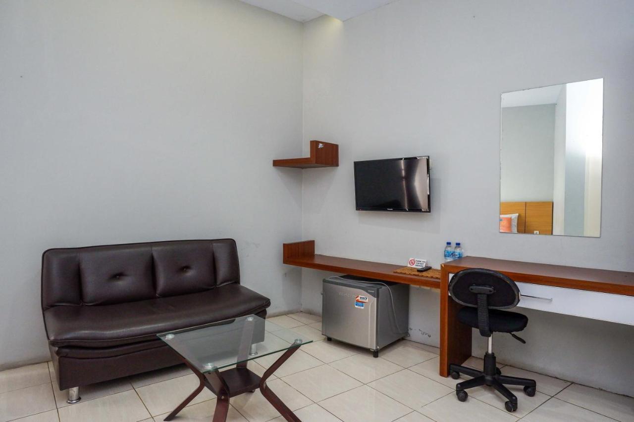 Sans Hotel Absari Yogyakarta Jarakan Екстериор снимка