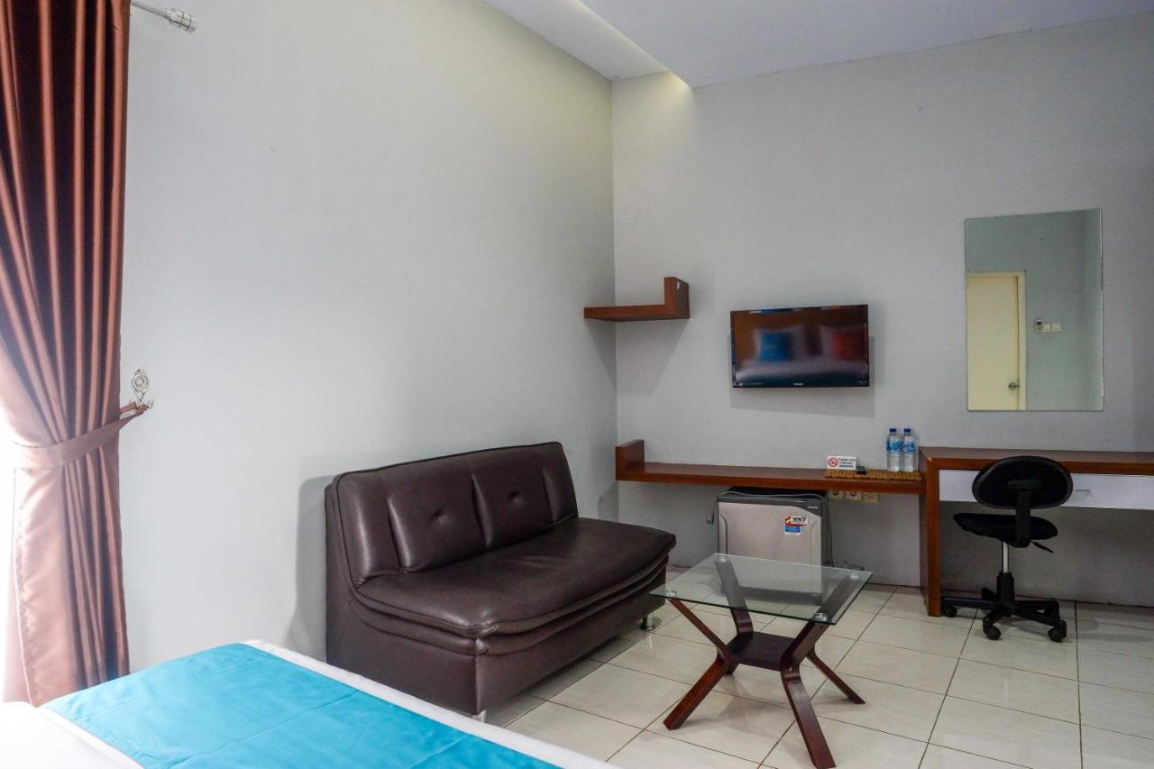 Sans Hotel Absari Yogyakarta Jarakan Екстериор снимка