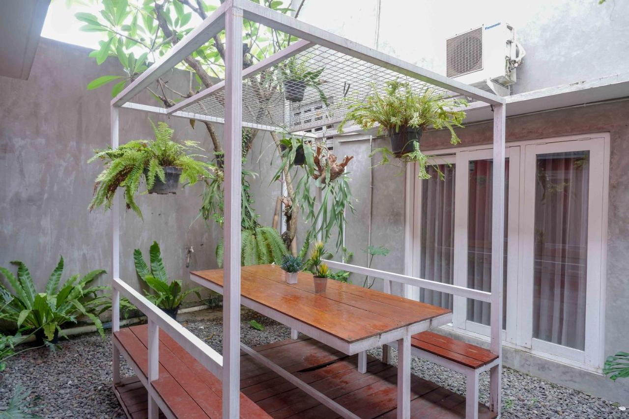 Sans Hotel Absari Yogyakarta Jarakan Екстериор снимка