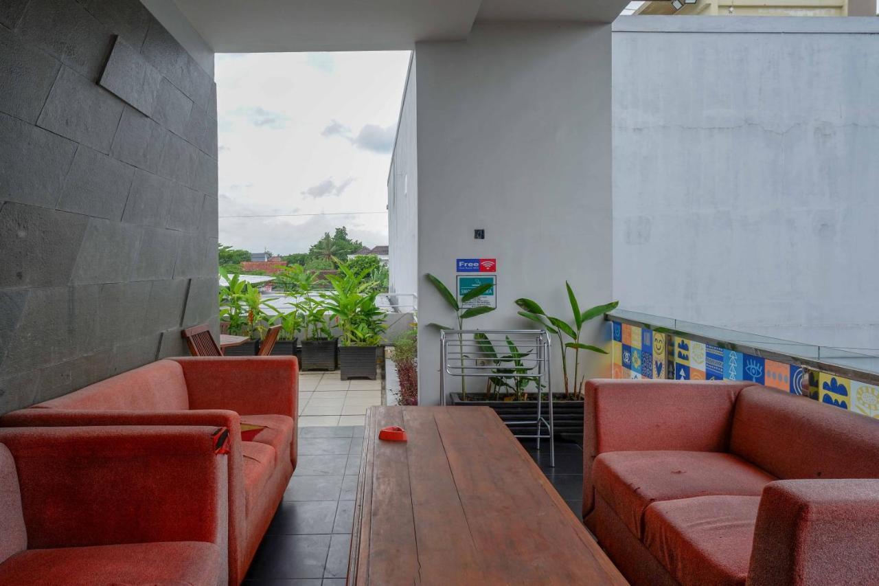 Sans Hotel Absari Yogyakarta Jarakan Екстериор снимка