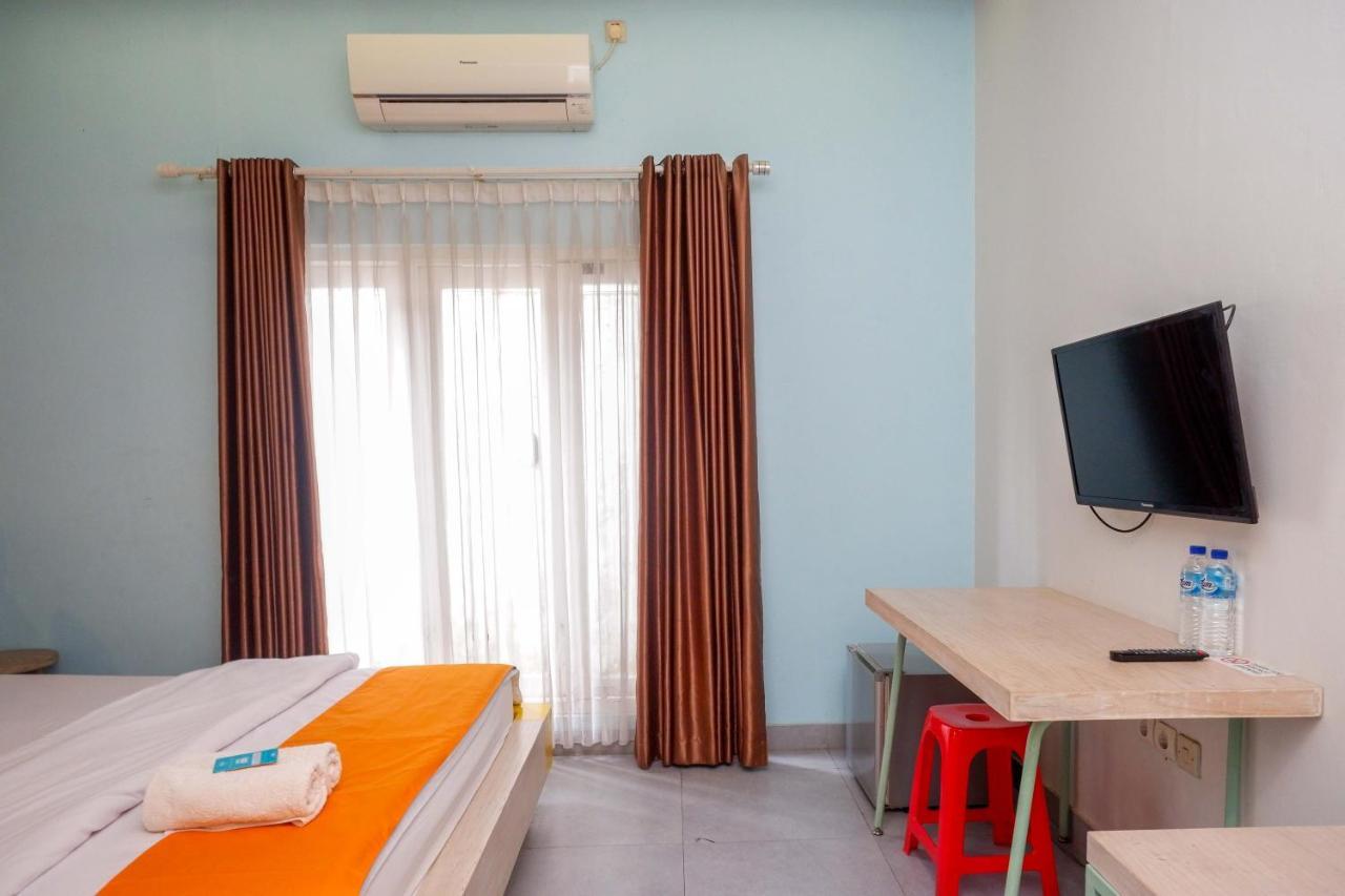 Sans Hotel Absari Yogyakarta Jarakan Екстериор снимка