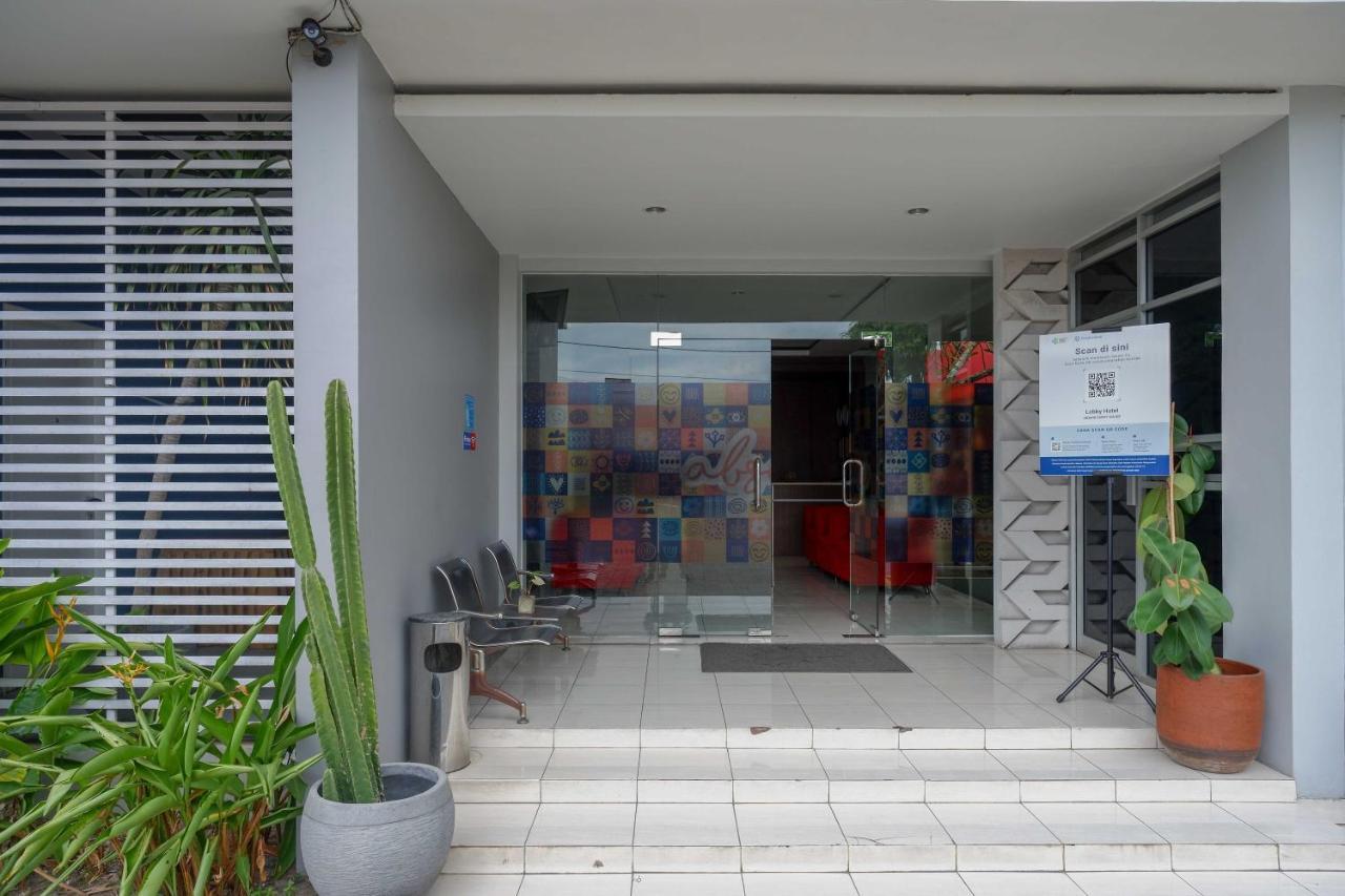 Sans Hotel Absari Yogyakarta Jarakan Екстериор снимка